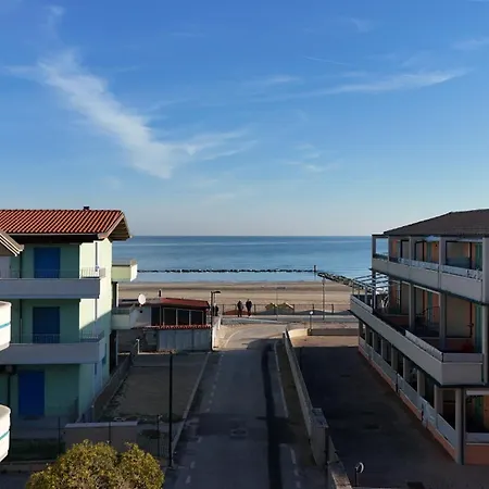F004 - Fano, Trilocale Con Terrazzino A 30mt Dal Mare *
